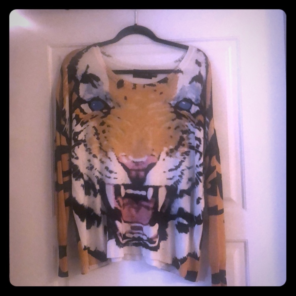 Oversized lion sweater